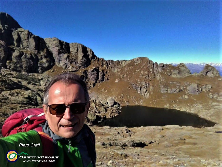 42 Salendo a Cima Piazzotti-Valpianella vista sul Lago Piazzotti.jpg